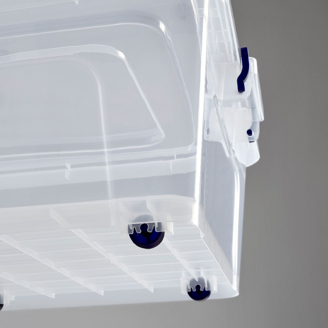 40 L Wheeled Clear Box